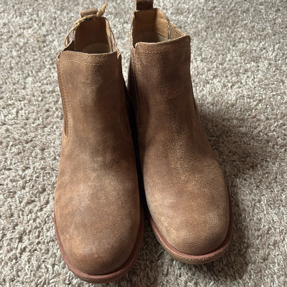 Sofft Bellis III Suede Chelsea Boots in Brown, Size 9.5
